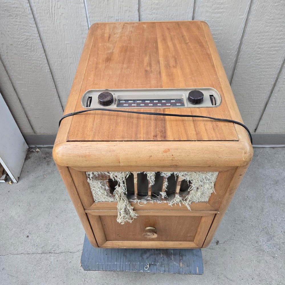 Vintage 1947 Howard 906C Radio and Record Player Not tested